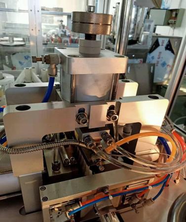 servo-film-feeding-clamping-mechanism.jpg servo-film-feeding-clamping-mechanism.jpg